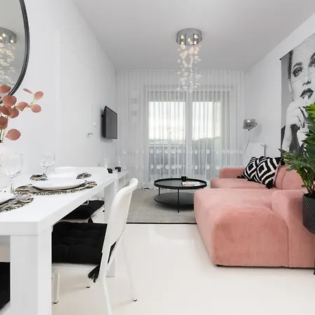 Stylish Apartment Przedpole With Balcony & Parking By Noclegi Renters Варшава Екстер'єр фото
