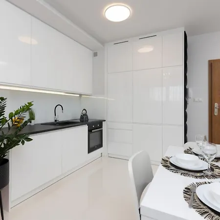 Stylish Apartment Przedpole With Balcony & Parking By Noclegi Renters Варшава Екстер'єр фото