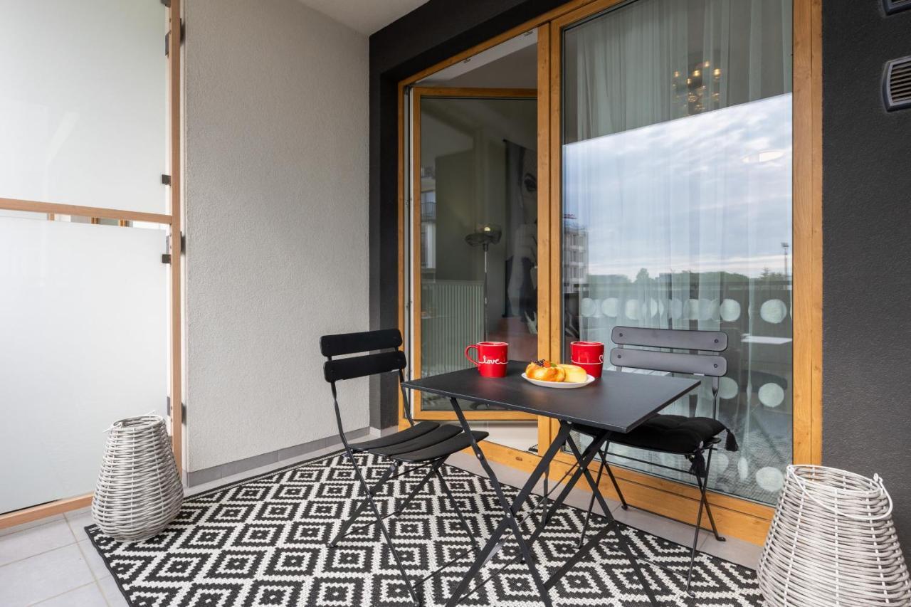 Apartamento Stylish Przedpole With Balcony & Parking By Renters Varsovia
