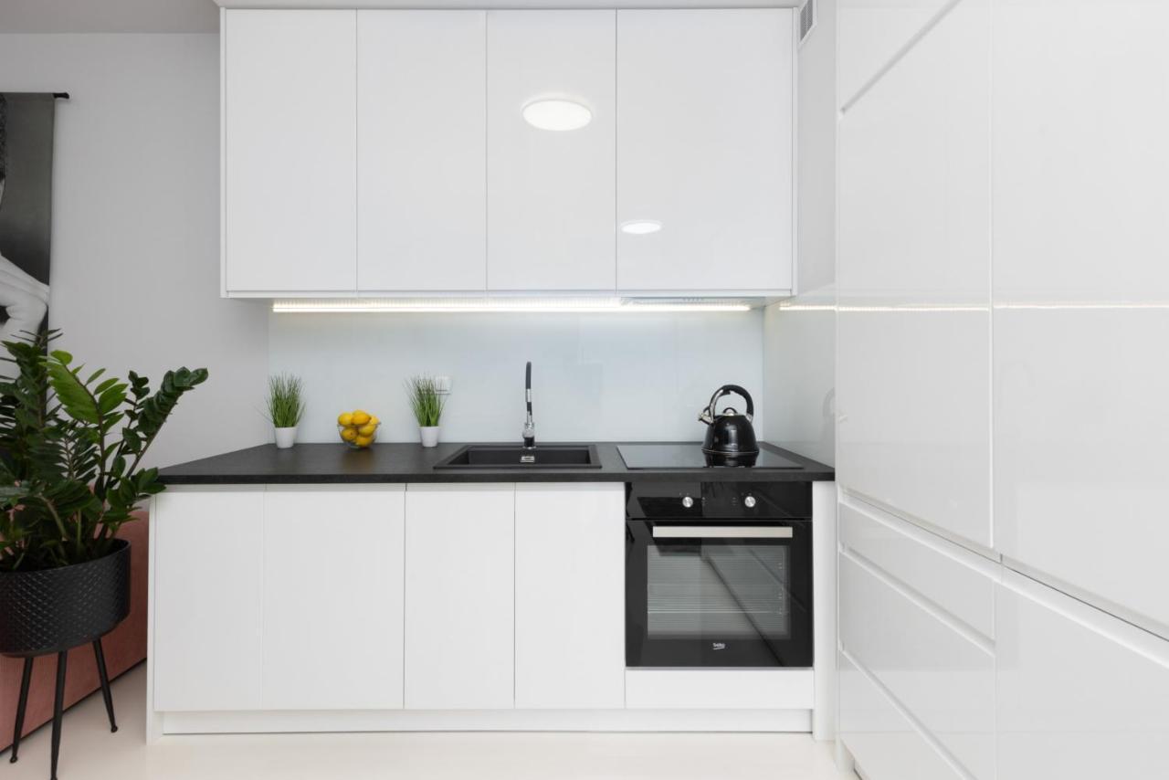 Апартаменти Stylish Przedpole With Balcony & Parking By Renters