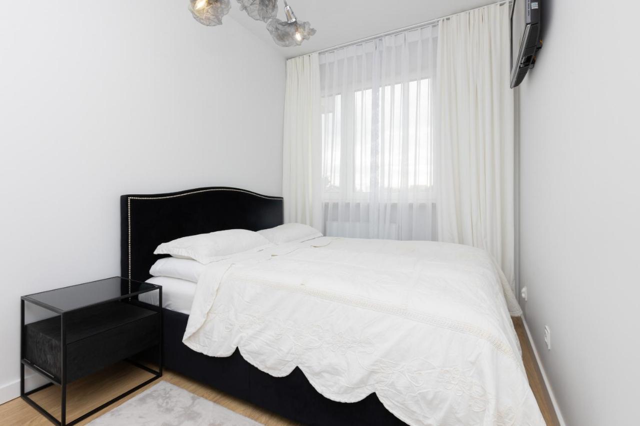 Апартаменти Stylish Przedpole With Balcony & Parking By Renters